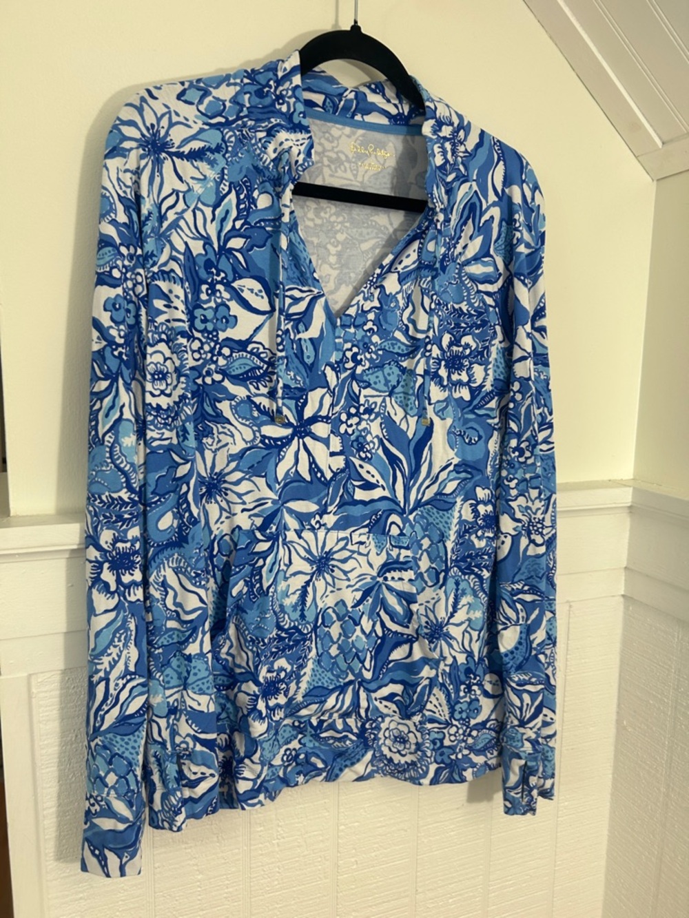 Lilly Pulitzer Cassi Popover Top UPF 50, Blue Tang Flocking Fabulous, large - Picture 2 of 7